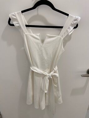 NWOT White Sleeveless V-Neck Tie-Waist romper